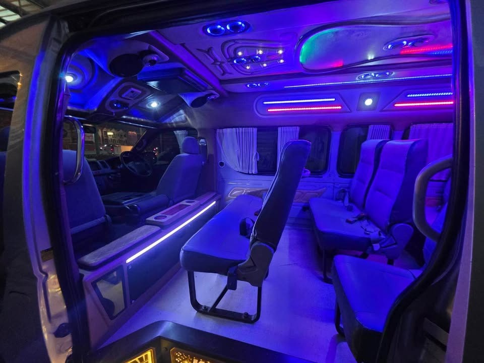 Car image 10